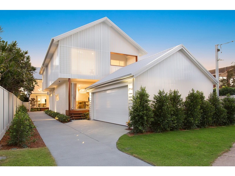 20A Albion Avenue, Miami QLD 4220