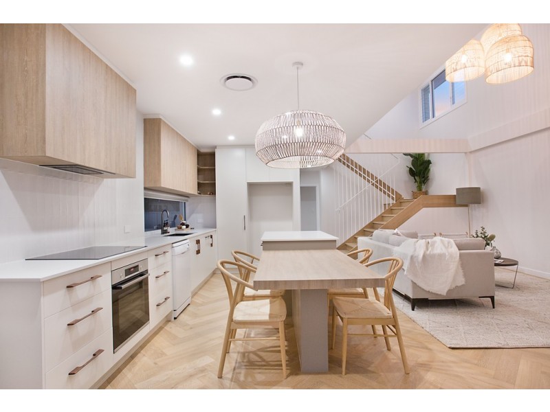 20A Albion Avenue, Miami QLD 4220