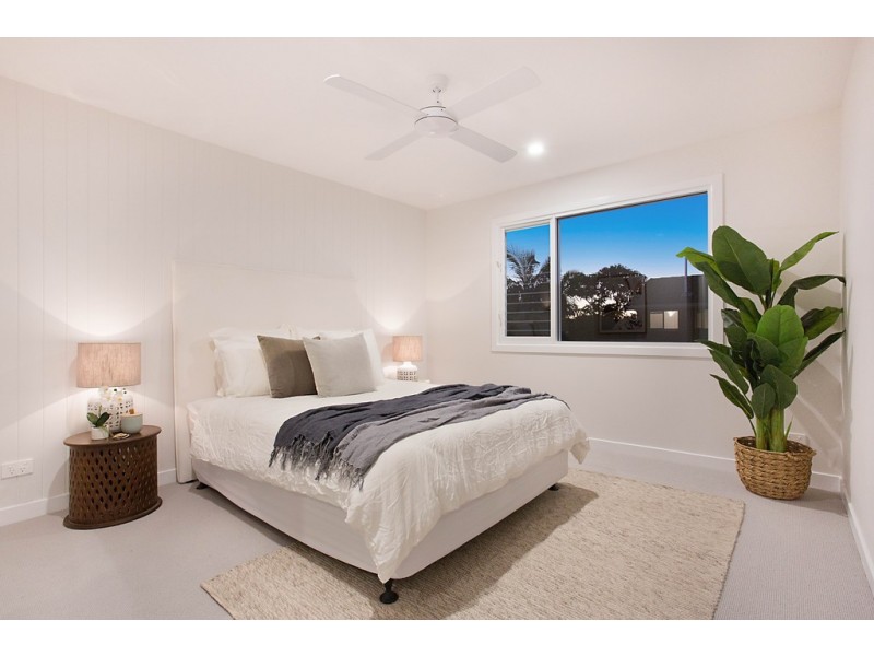 20A Albion Avenue, Miami QLD 4220