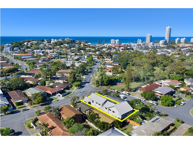 20A Albion Avenue, Miami QLD 4220