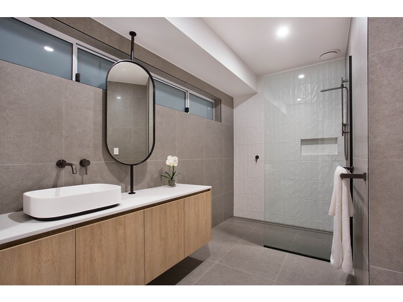 20A Albion Avenue, Miami QLD 4220