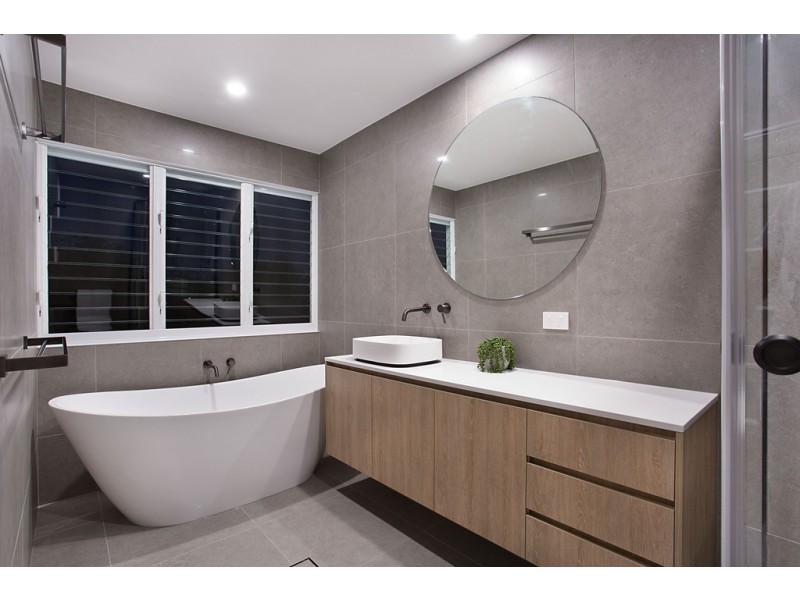 20A Albion Avenue, Miami QLD 4220