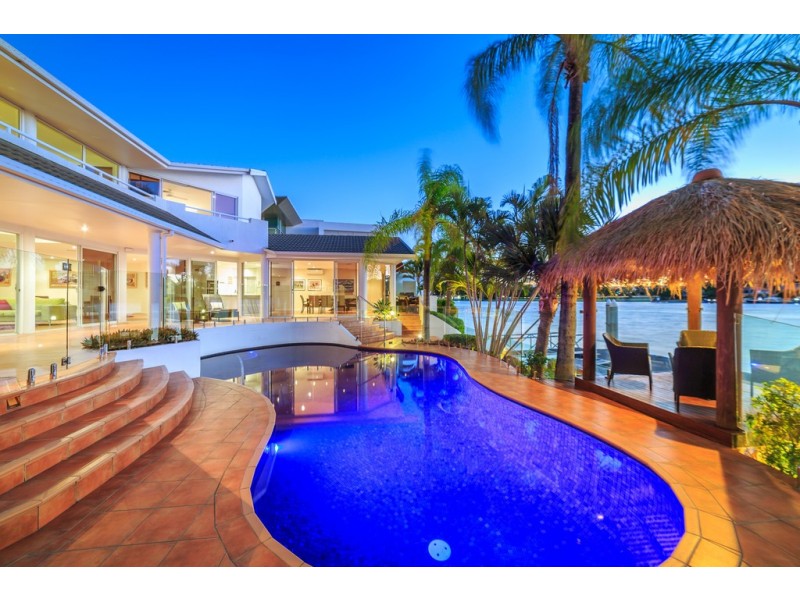 105 Commodore Drive, Paradise Waters QLD 4217