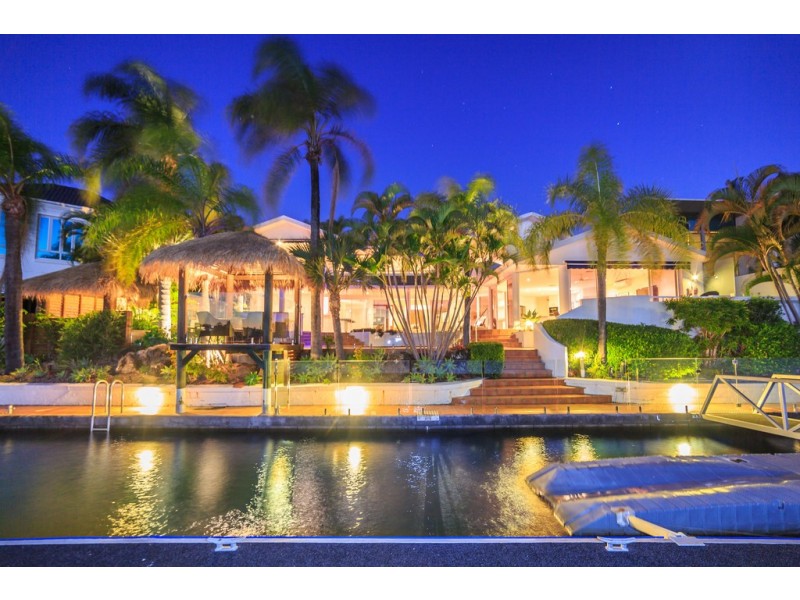 105 Commodore Drive, Paradise Waters QLD 4217