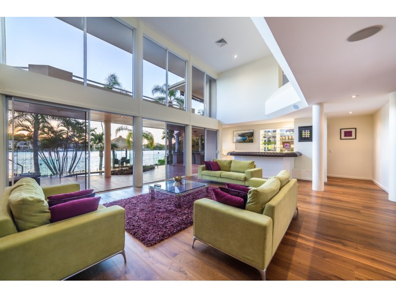 105 Commodore Drive, Paradise Waters QLD 4217