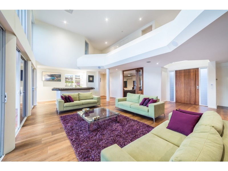 105 Commodore Drive, Paradise Waters QLD 4217