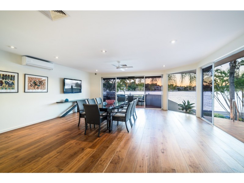 105 Commodore Drive, Paradise Waters QLD 4217