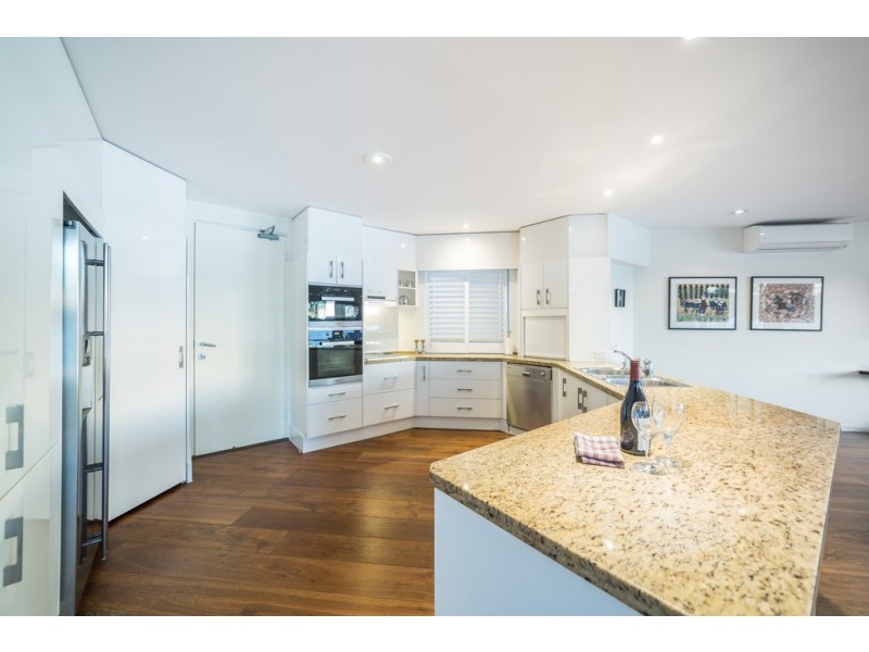 105 Commodore Drive, Paradise Waters QLD 4217