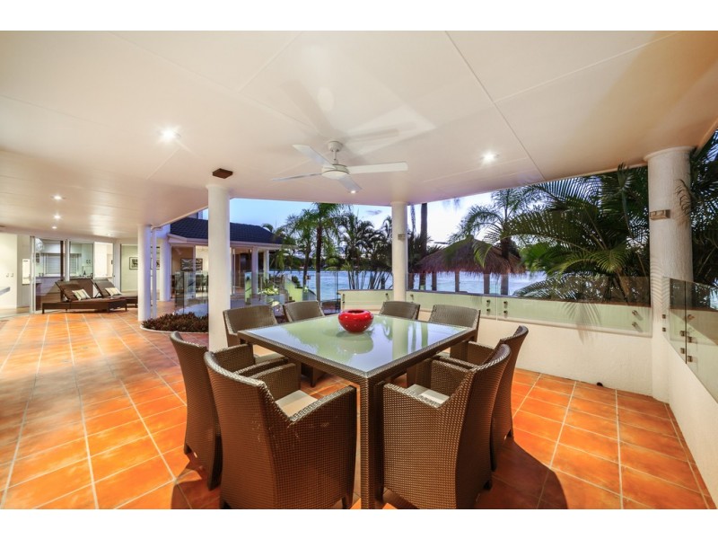 105 Commodore Drive, Paradise Waters QLD 4217