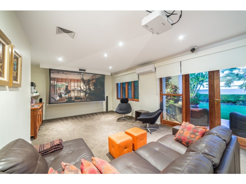 105 Commodore Drive, Paradise Waters QLD 4217