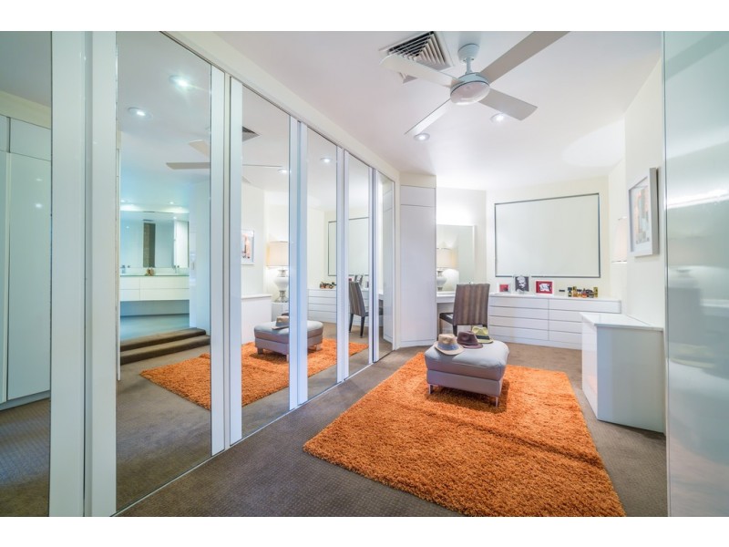 105 Commodore Drive, Paradise Waters QLD 4217