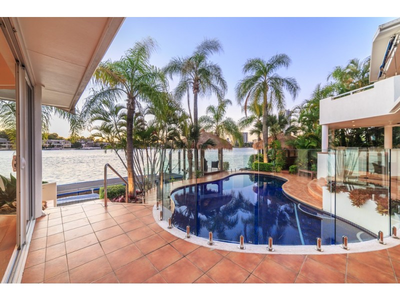 105 Commodore Drive, Paradise Waters QLD 4217