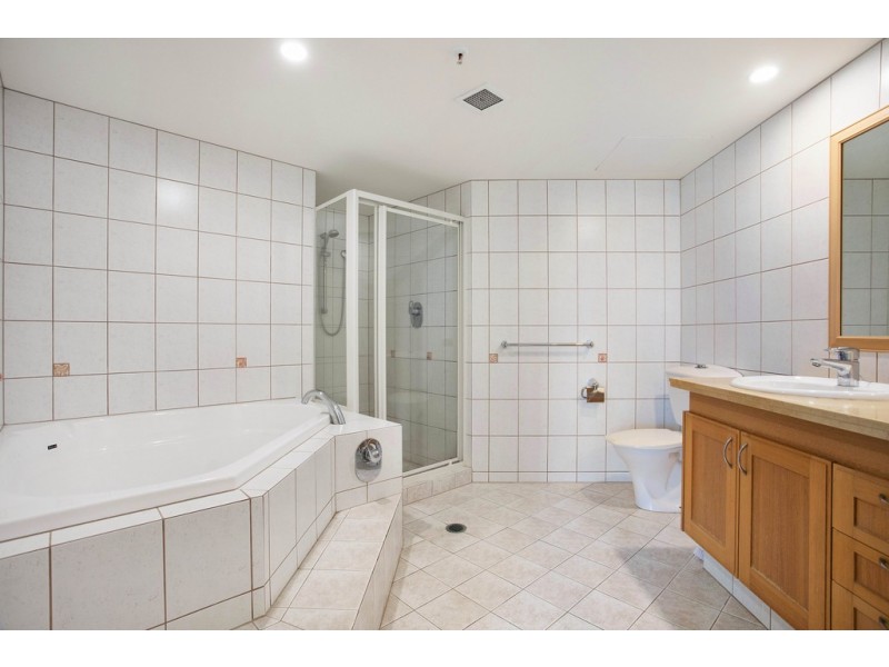 76 ‘Oceana On Broadbeach’ 100 Old Burleigh Road, Broadbeach QLD 4218