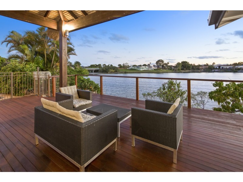 17 Naranja Cres, Benowa QLD 4217