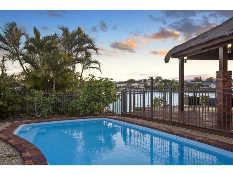 17 Naranja Cres, Benowa QLD 4217