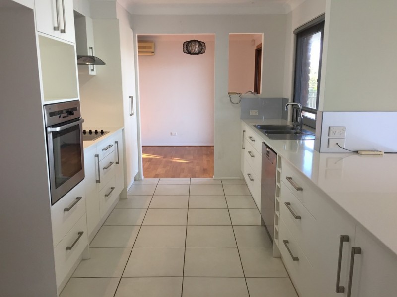 17 Naranja Cres, Benowa QLD 4217