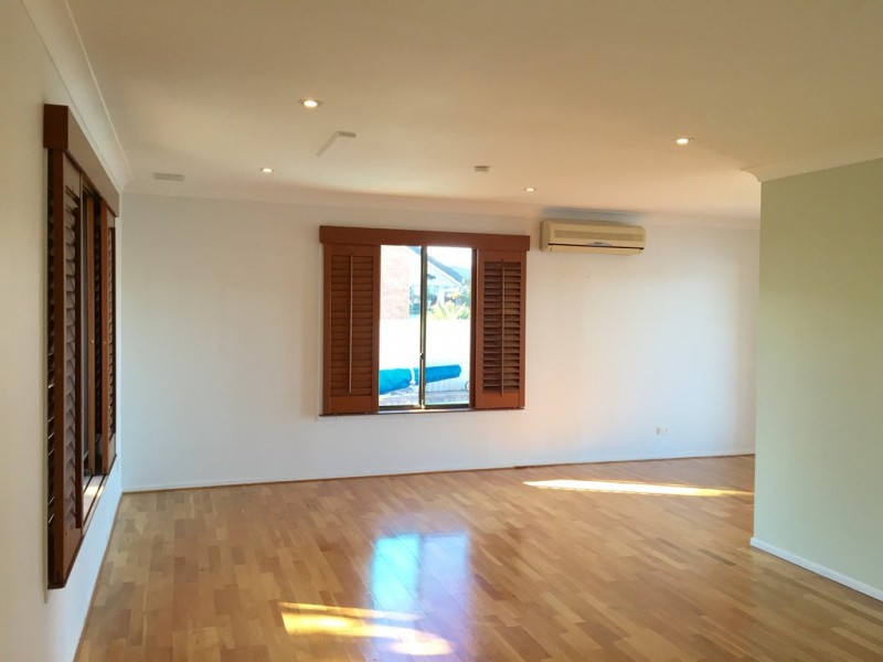 17 Naranja Cres, Benowa QLD 4217