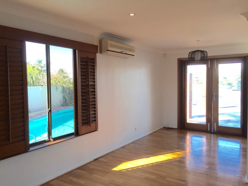 17 Naranja Cres, Benowa QLD 4217