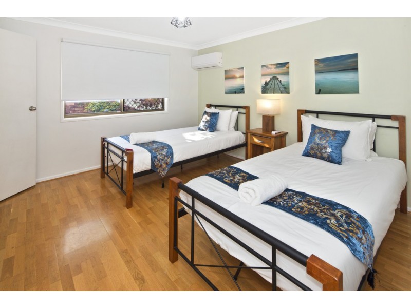 17 Naranja Cres, Benowa QLD 4217