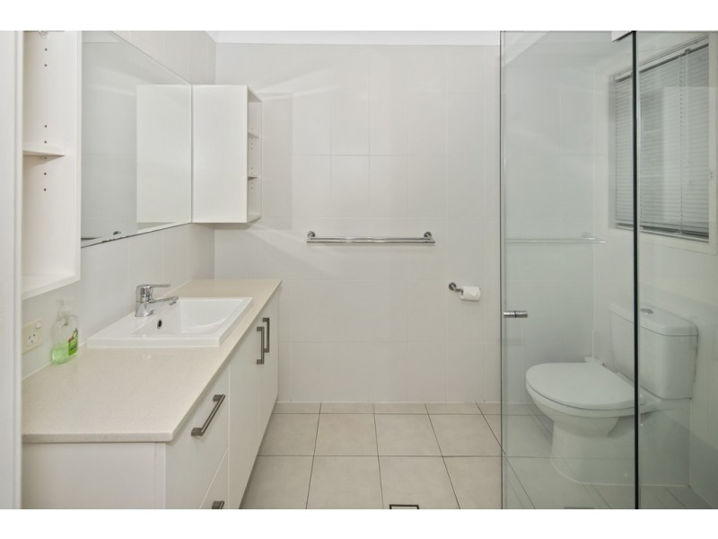 17 Naranja Cres, Benowa QLD 4217