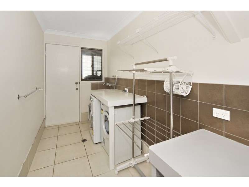 17 Naranja Cres, Benowa QLD 4217