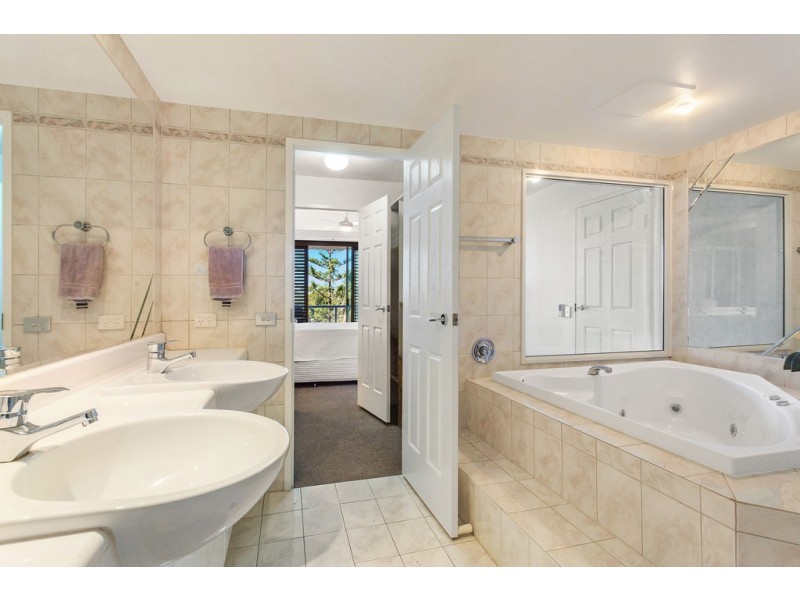 10 Carmel By The Sea 177 Old Burleigh Road, Broadbeach QLD 4218