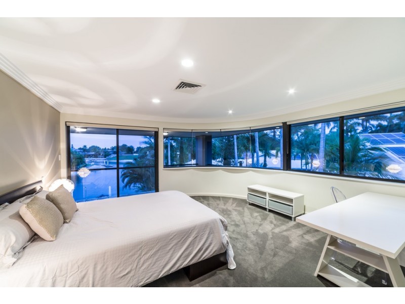 31 Campbell Street, Sorrento QLD 4217