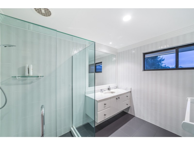 31 Campbell Street, Sorrento QLD 4217