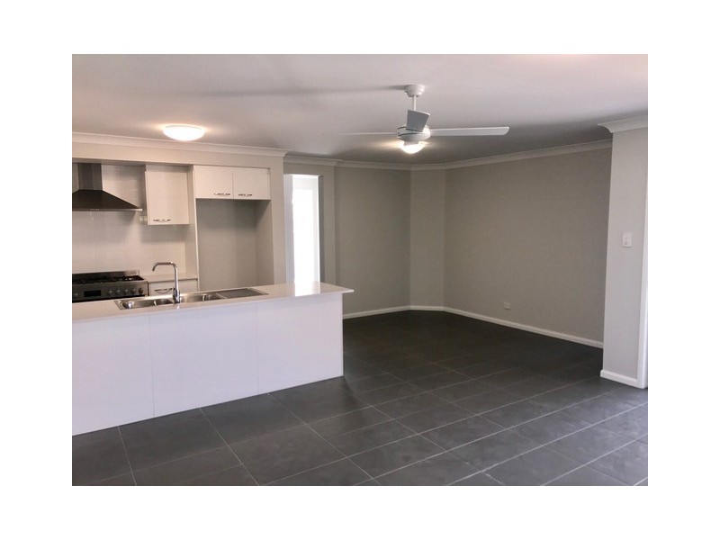 15 Cooleroo Cres, Southport QLD 4215