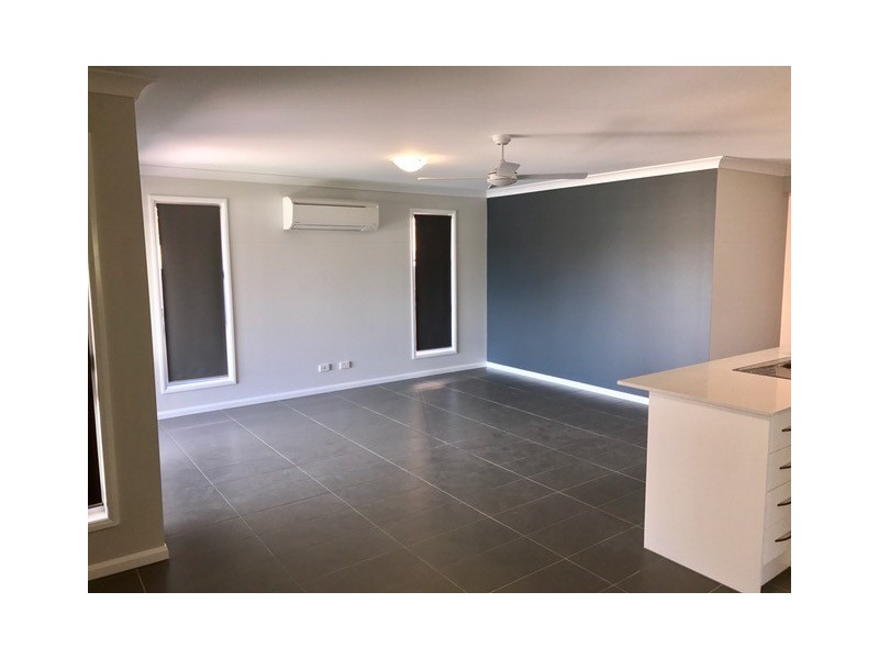 15 Cooleroo Cres, Southport QLD 4215