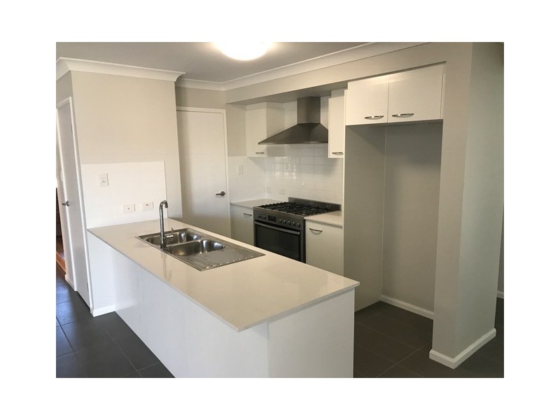 15 Cooleroo Cres, Southport QLD 4215
