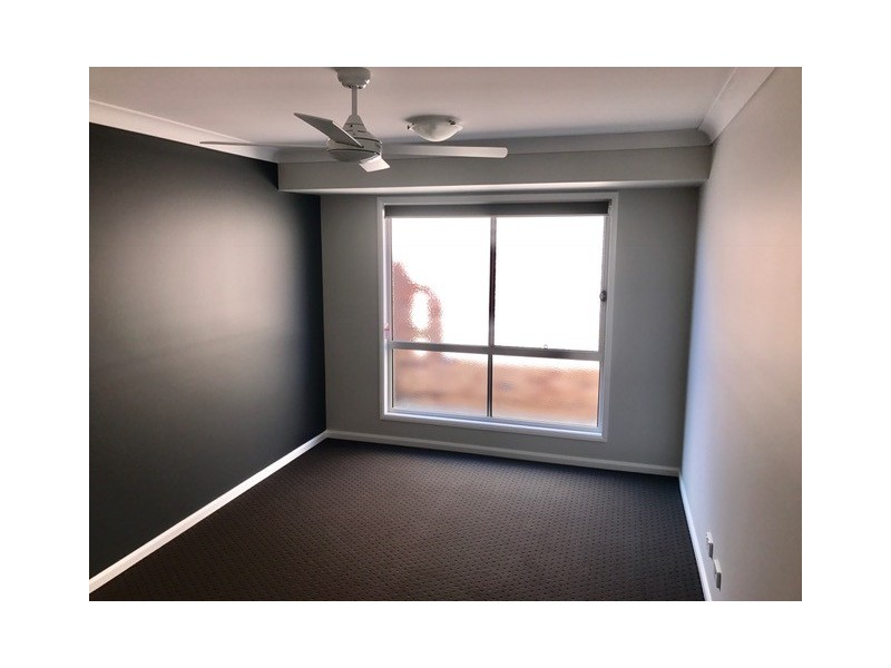 15 Cooleroo Cres, Southport QLD 4215