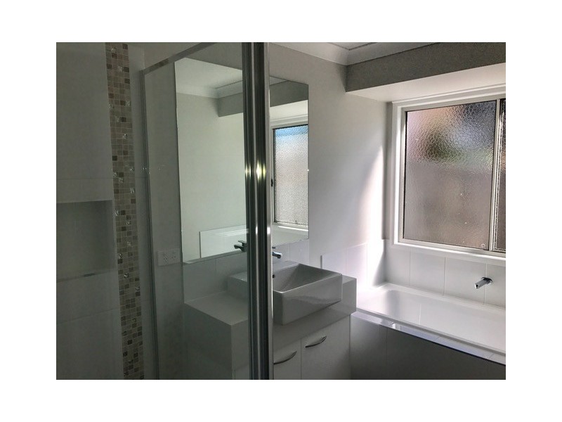 15 Cooleroo Cres, Southport QLD 4215