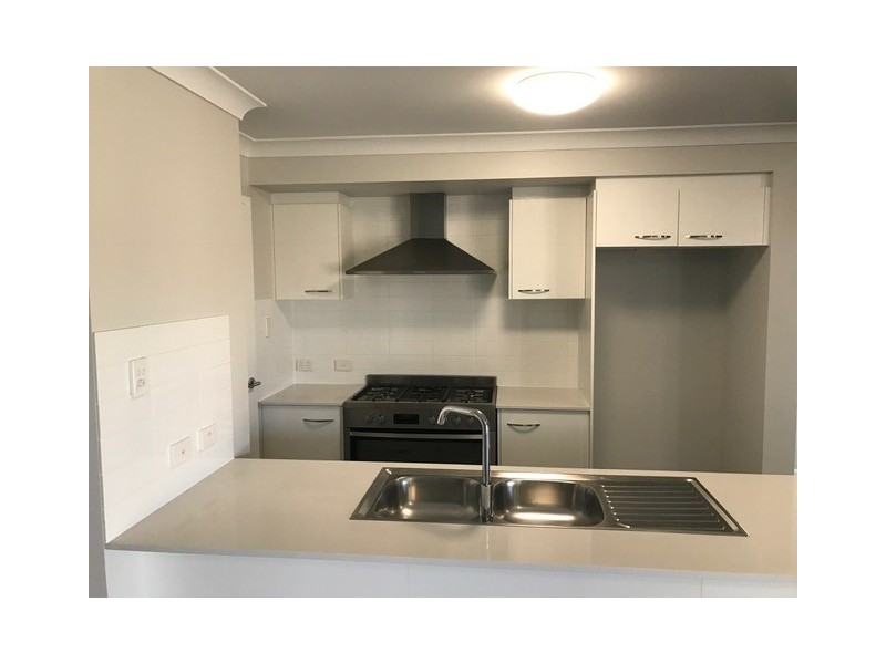15 Cooleroo Cres, Southport QLD 4215