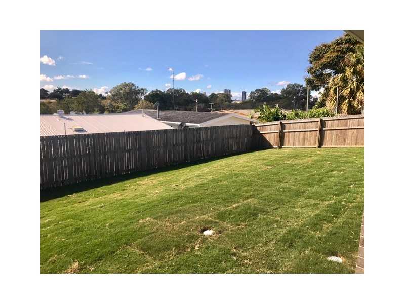 15 Cooleroo Cres, Southport QLD 4215