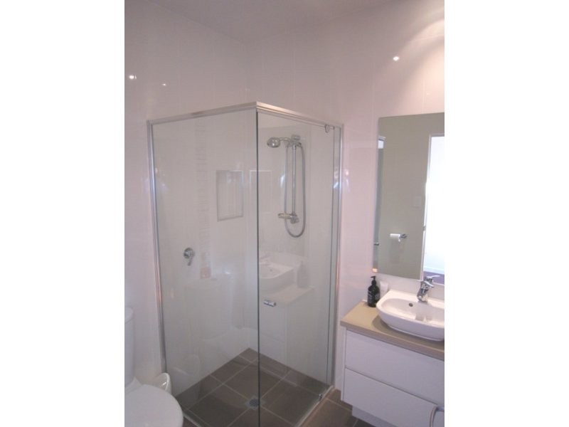 2/57 Avanti Street, Mermaid Waters QLD 4218