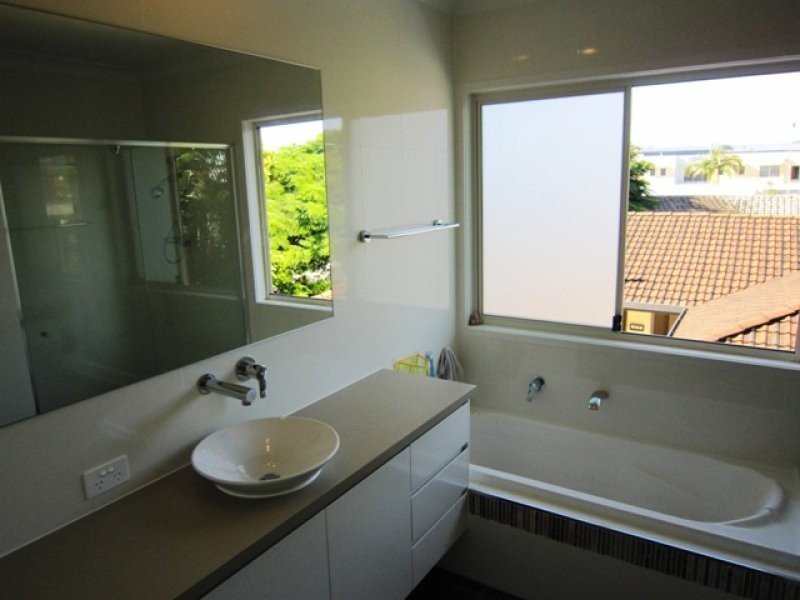 2/57 Avanti Street, Mermaid Waters QLD 4218