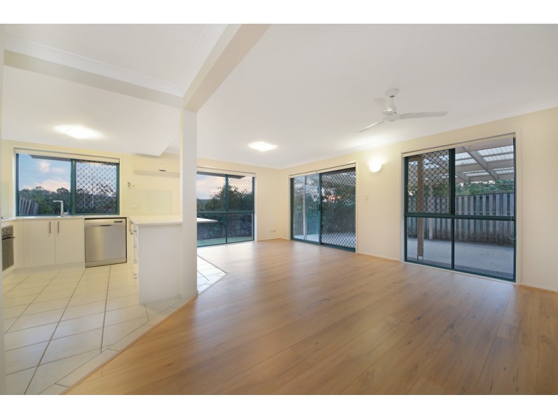 1/121 Greenacre Drive, Parkwood QLD 4214