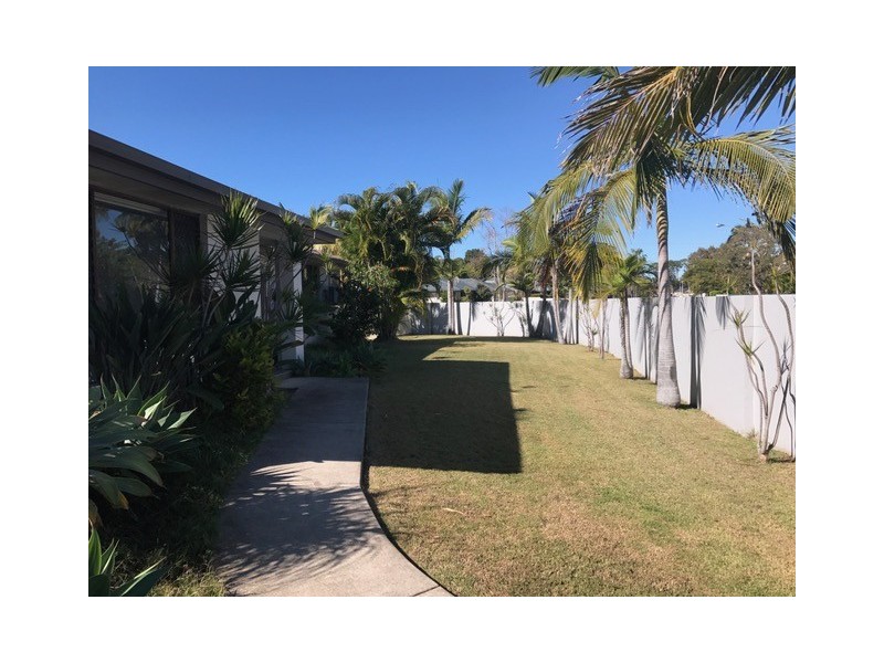 2 Karratha Court, Mermaid Waters QLD 4218