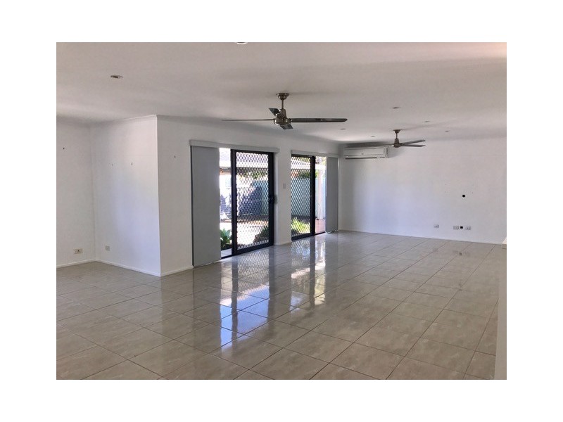 2 Karratha Court, Mermaid Waters QLD 4218