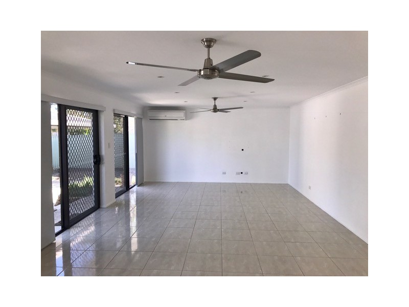 2 Karratha Court, Mermaid Waters QLD 4218