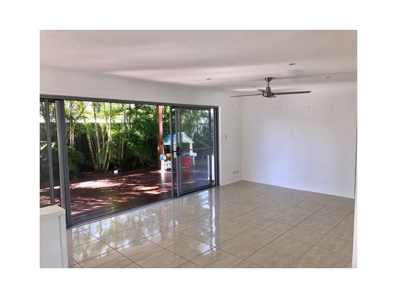 2 Karratha Court, Mermaid Waters QLD 4218