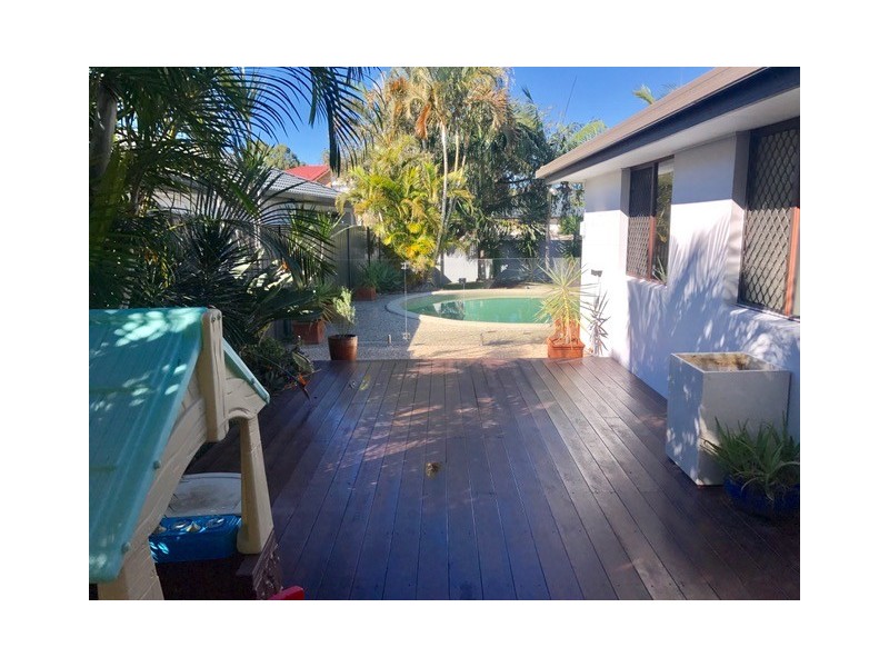 2 Karratha Court, Mermaid Waters QLD 4218