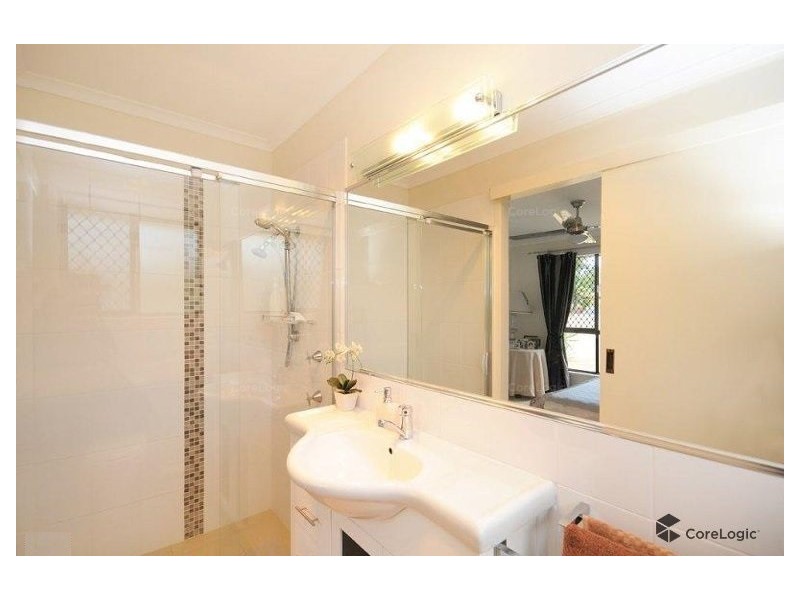 2 Karratha Court, Mermaid Waters QLD 4218