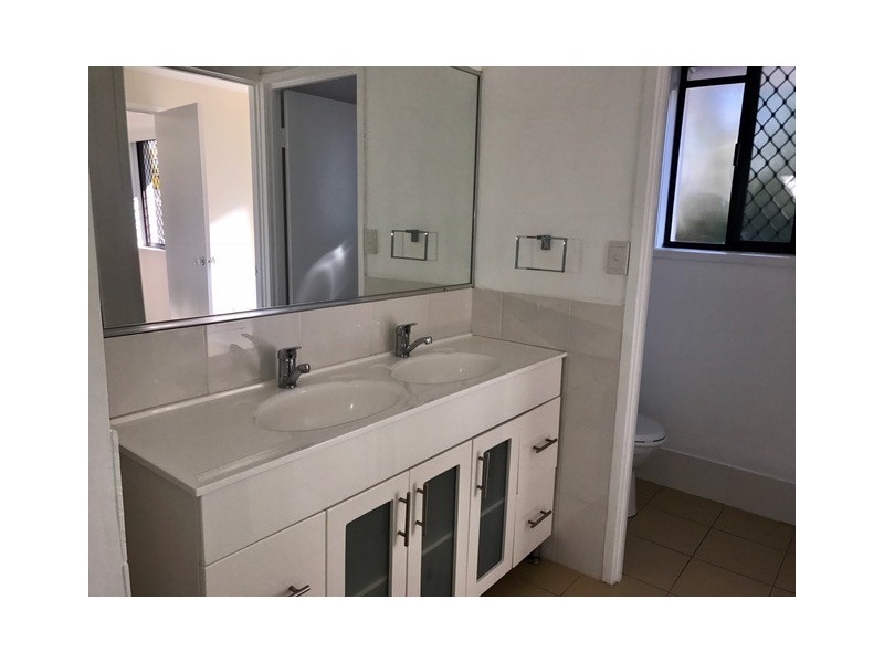 2 Karratha Court, Mermaid Waters QLD 4218