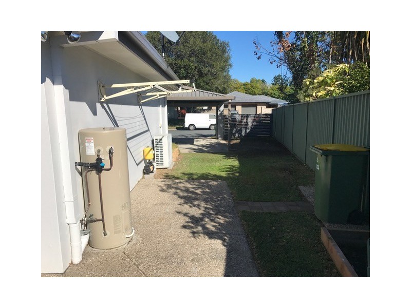 2 Karratha Court, Mermaid Waters QLD 4218