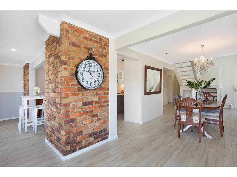 9 Pilot Court, Mermaid Waters QLD 4218