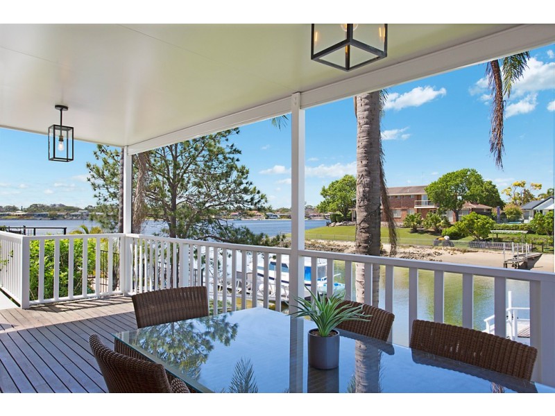 9 Pilot Court, Mermaid Waters QLD 4218