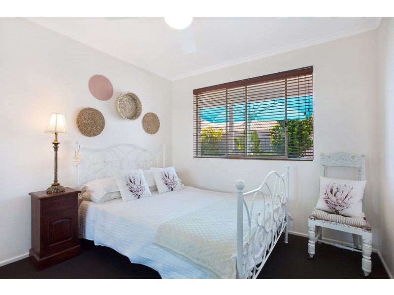 9 Pilot Court, Mermaid Waters QLD 4218