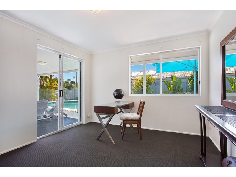 9 Pilot Court, Mermaid Waters QLD 4218